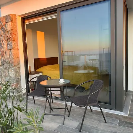 Deja Blue Apartment Kalogrea